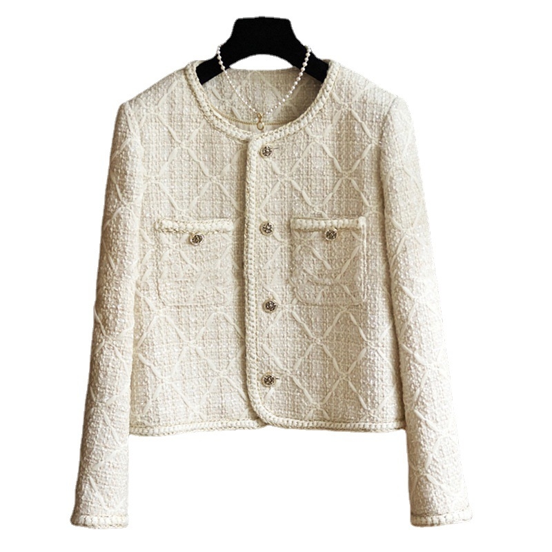Kratko tweed kaput s rombom u pletenju i suptilnim sjajem, ženstveni elegantan stil