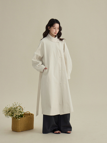 Lisaboni tavasz: brit stílusú patchwork mintázatú trench kabát bőr gallérral, közepes hosszúságú, kód N0076D