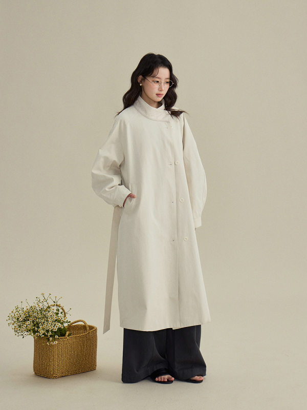 Lisaboni tavasz: brit stílusú patchwork mintázatú trench kabát bőr gallérral, közepes hosszúságú, kód N0076D