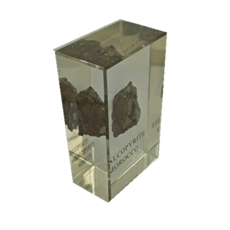 Prozirna smola ukras s ugrađenim mineralima