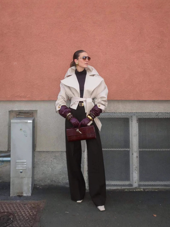 Jednobojna windbreaker jakna kratkog kroja, s reverom, vezanjem u struku, dugi rukavi, elegantan stil za žene, zima 2024