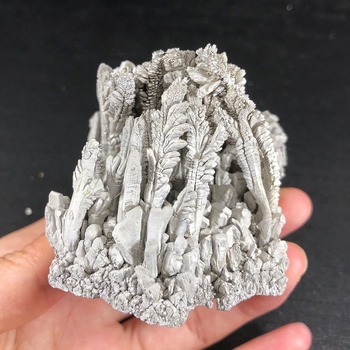 Prirodni ukras od magnezija s bismutom i srebrom, mineralni uzorak rude i pejzažni kamen