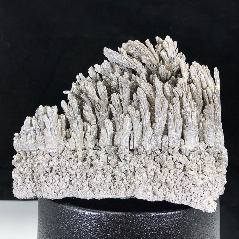 Prirodni ukras od magnezija s bismutom i srebrom, mineralni uzorak rude i pejzažni kamen