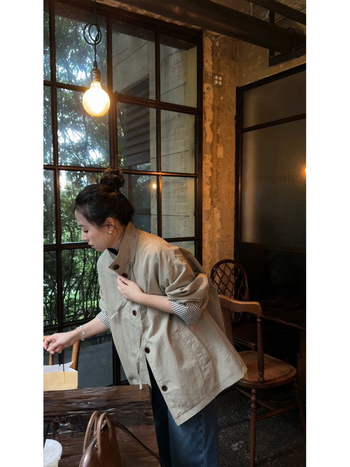 Barton trench kaput sa stojećim ovratnikom i kariranim uzorkom na manžetama, ženski jesenski kaput