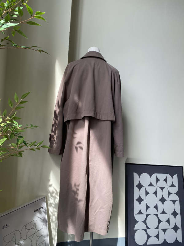 Hosszú pamut trench kabát Old Money stílusban, minimalist dizájn, őszi, lazán szabott, közepes hosszúságú