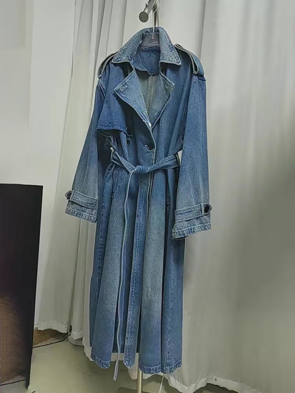 Dugi plavi traper kaput u trench stilu, retro stil, dvostruko kopčanje na gumbe
