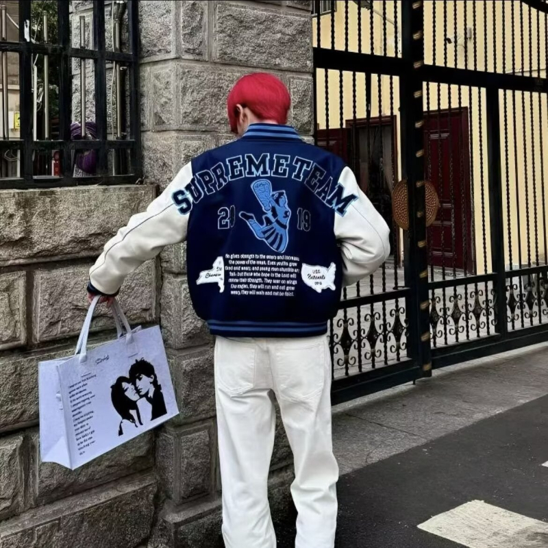 Férfi baseball dzseki betűhímzett, laza szabású, egyrészes zárású, álló gallér