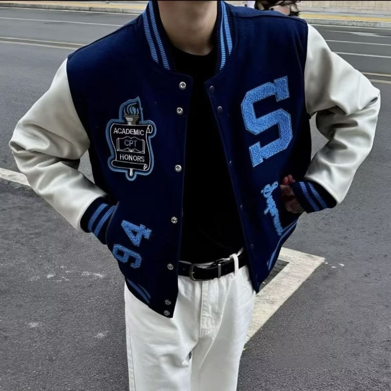 Férfi baseball dzseki betűhímzett, laza szabású, egyrészes zárású, álló gallér