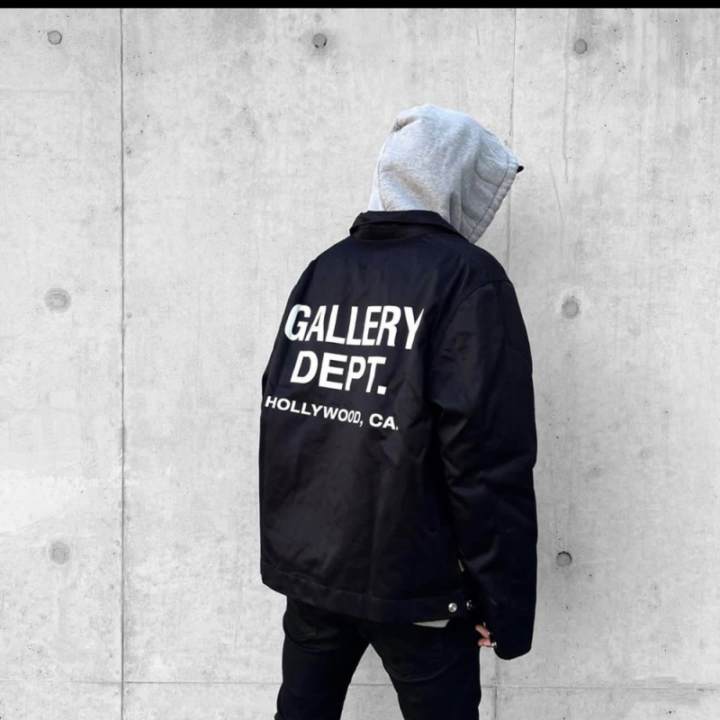 Gallery Dept inspirálta streetwear dzseki betűs nyomtatással és Carhartt panellel, VIBE baseball-stílus.
