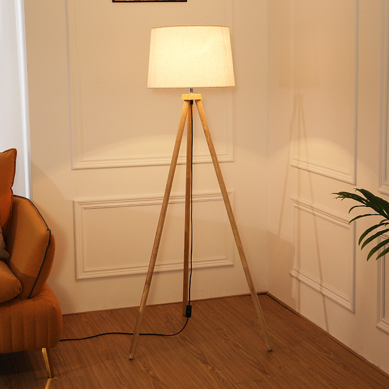 LED stalna lampa u jednostavnom europsko-američkom stilu za hotelski apartman; pogodna za spavaću sobu, dnevni boravak, blagovaonu i radni kutak; priključna na mrežu.