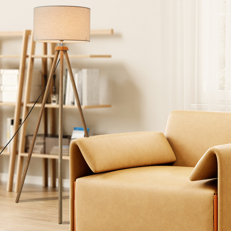LED stalna lampa u jednostavnom europsko-američkom stilu za hotelski apartman; pogodna za spavaću sobu, dnevni boravak, blagovaonu i radni kutak; priključna na mrežu.