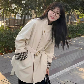 Női cape-stílusú trench kabát egy gombbal, karcsú szabás, vintage kockás patchwork, középhosszú