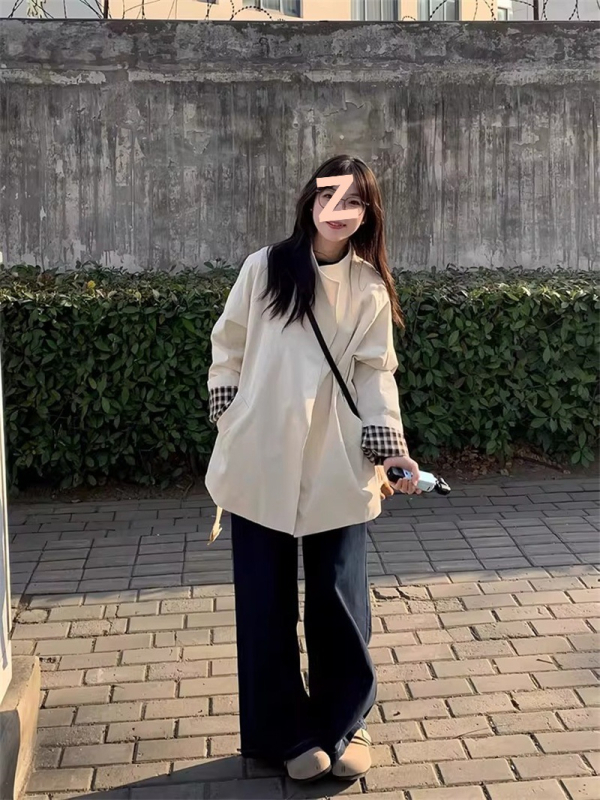 Női cape-stílusú trench kabát egy gombbal, karcsú szabás, vintage kockás patchwork, középhosszú