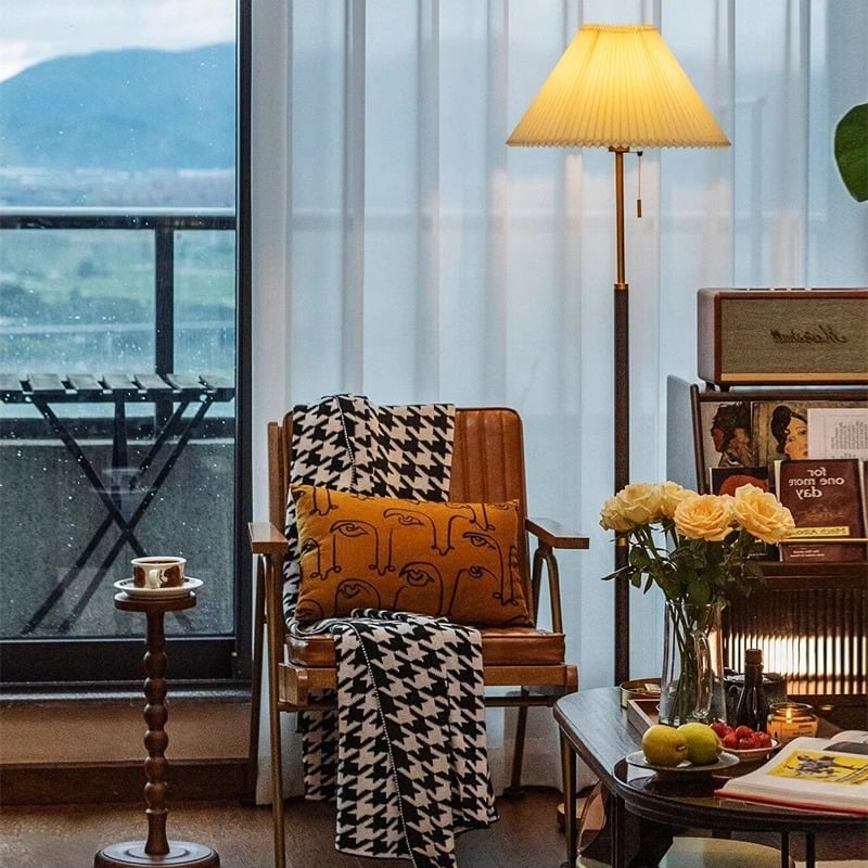 Podna lampa za dnevni boravak uz kauč, ambijentalno svjetlo s dizajnerskim štihom, plisirani sjenilo, američki stil, luksuzna retro lampica za spavaću sobu