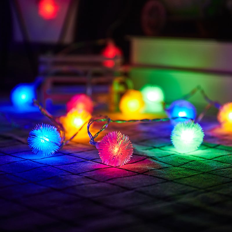 LED niz s pahuljastim kuglicama i lampionima u obliku maslačka, dekorativne svjetlosti za blagdane i vjenčanja, božićne svjetla s efektom zvjezdanog neba