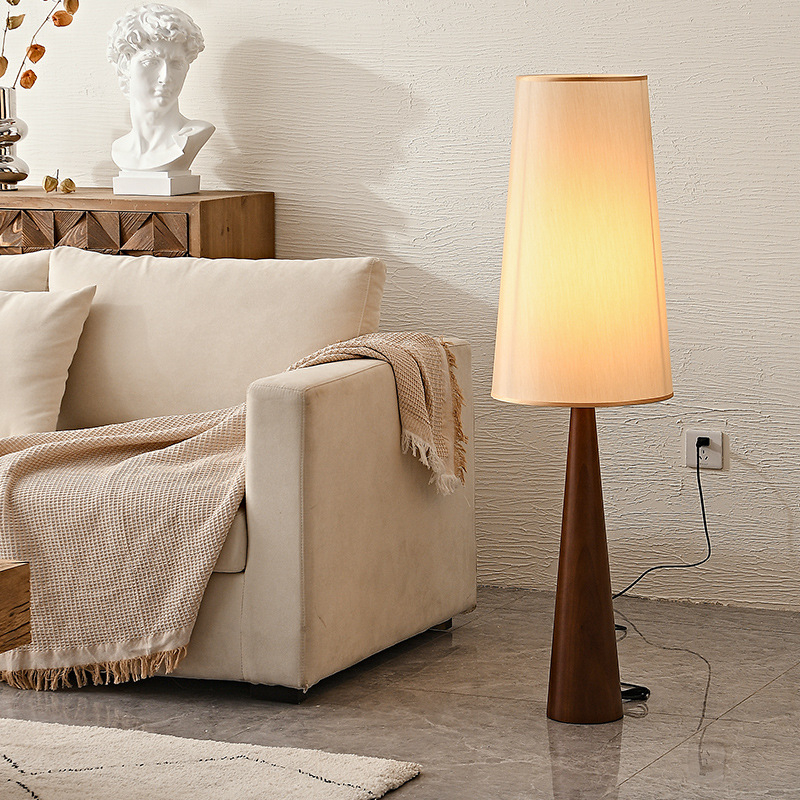 Drvena podna lampa u stilu wabi-sabi s tkaninskim sjenilom – za dnevni boravak, radnu sobu, spavaću sobu i čajanu – ambijentalno LED osvjetljenje