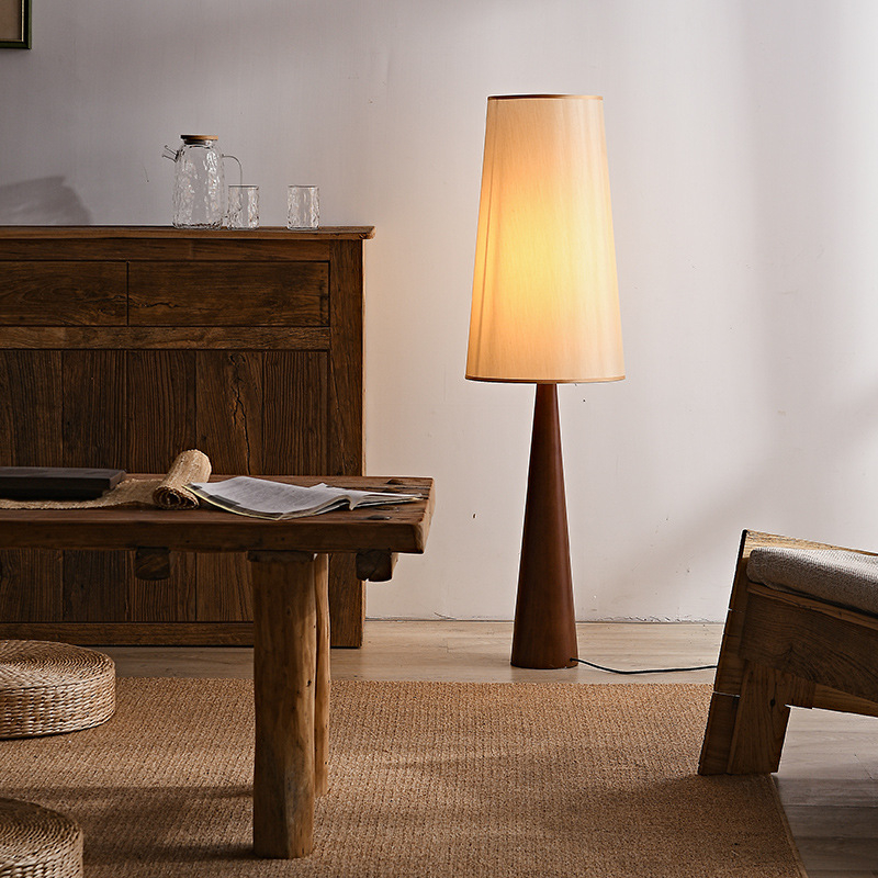 Drvena podna lampa u stilu wabi-sabi s tkaninskim sjenilom – za dnevni boravak, radnu sobu, spavaću sobu i čajanu – ambijentalno LED osvjetljenje