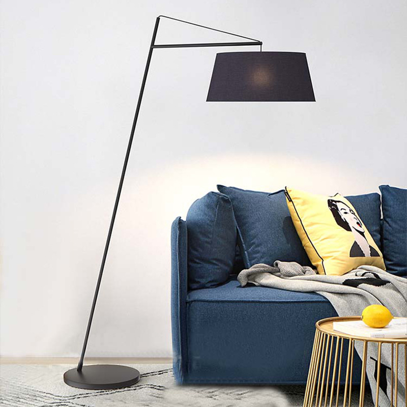 Nordijska minimalistička podna lampa s platnenim sjenilom – moderno osvjetljenje dnevnog boravka