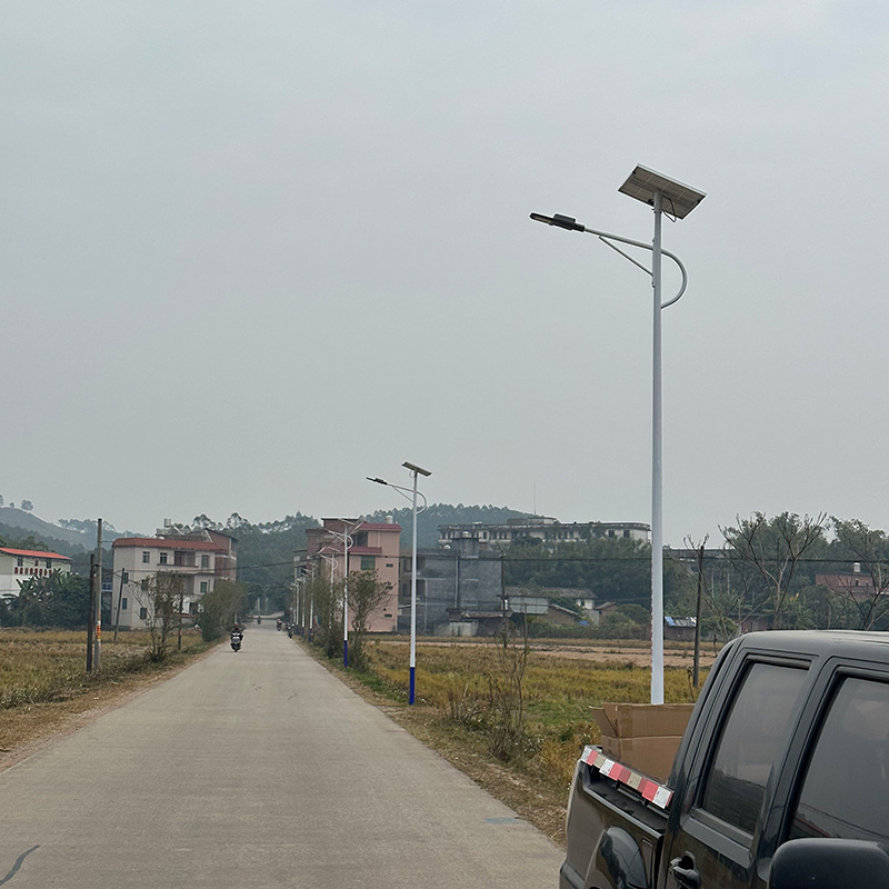 LED solarna ulična svjetiljka s visokim stubom za ruralna područja, IP65, 100W, visoka svjetlina