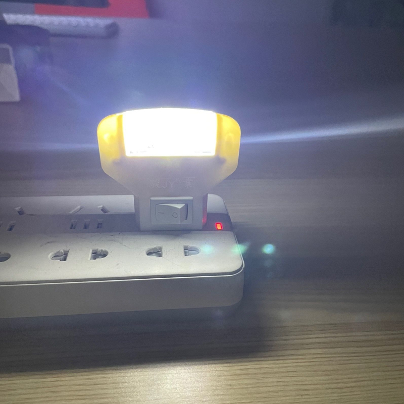 1W LED noćna lampica, bijela svjetlost, trokutasta noćna lampica za noćni ormarić u spavaćoj sobi, USB napajanje