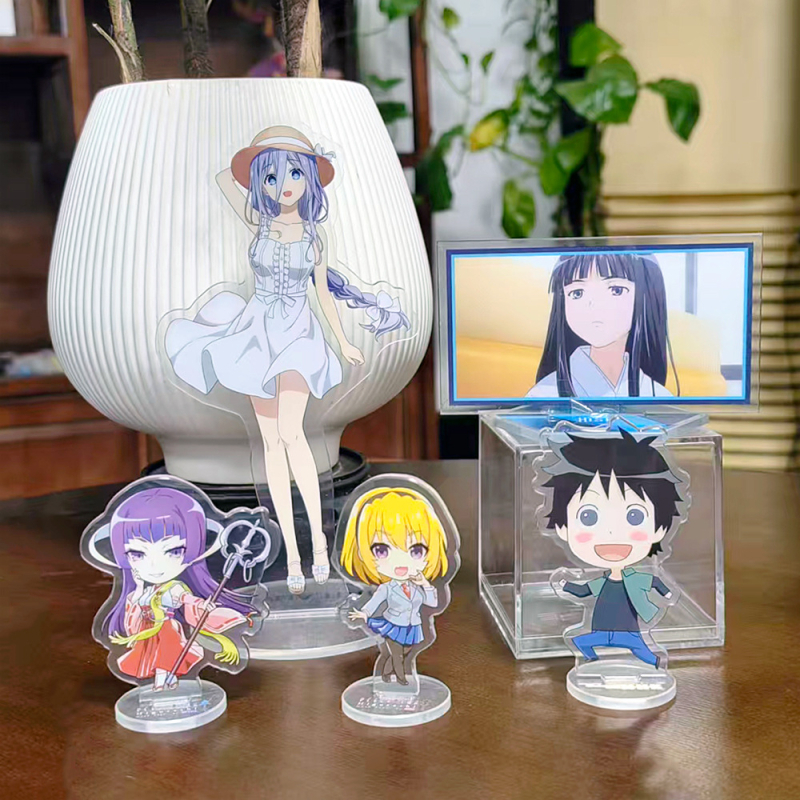 Akrilni UV štampani standee s likom anime – personalizirani stolni ukras