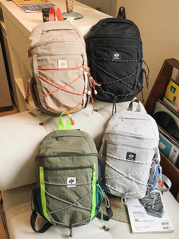 2025 unisex ruksak za vožnju biciklom sa zatvaranjem šnrunom, poliesterski, kapacitet 20-35 L, za laptop do 10 inča, geometrijski uzorak, prozračan, naramenice s zračnim jastukom