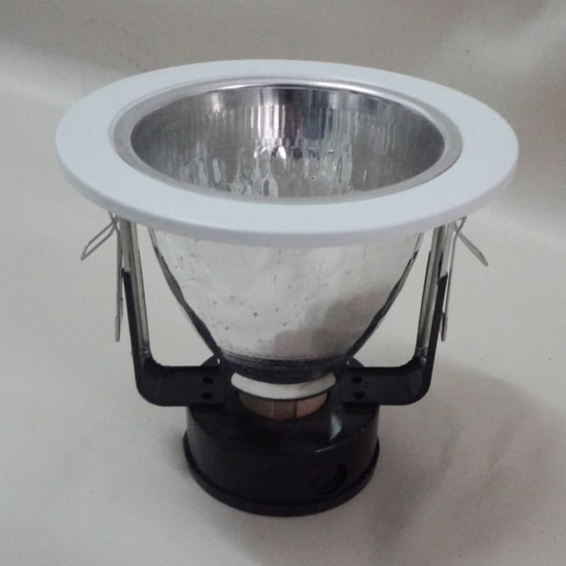 Tradicionalni ugrađeni stropni downlight, cilindrični kućište, dostupan u različitim veličinama