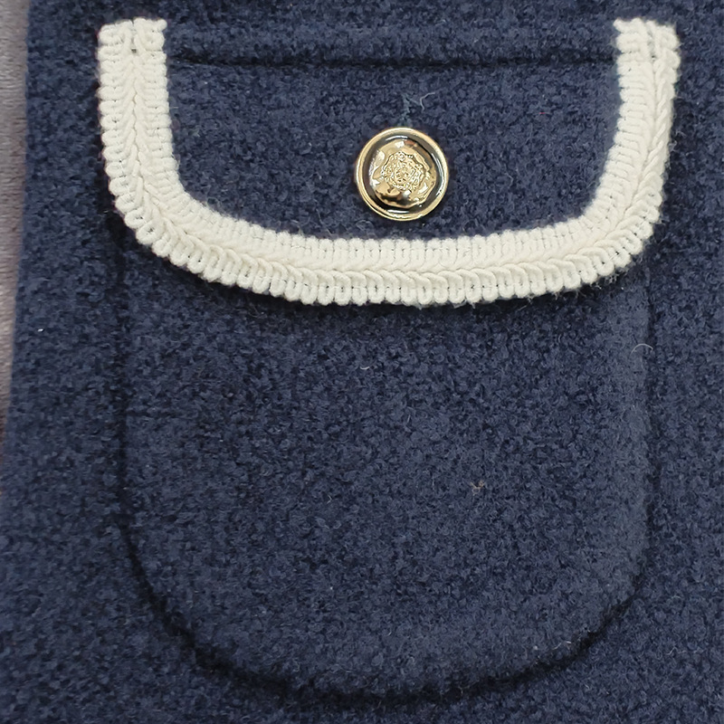 Ženski tweed kaput tamnoplave boje s čipkastim detaljima – retro blok boja, Chanel inspirirani stil, jesen-zima 2025