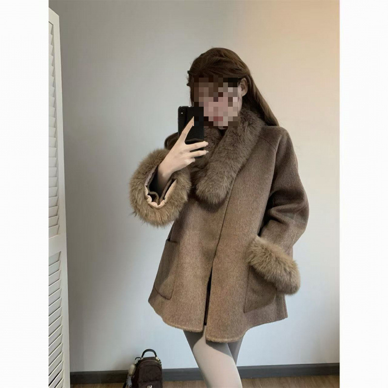 Ženski vuneni kaput u korejskom retro stilu sa kragnom od umjetnog krzna, jesen–zima, za malu visinu, elegantan opušten kroj, debeli materijal.