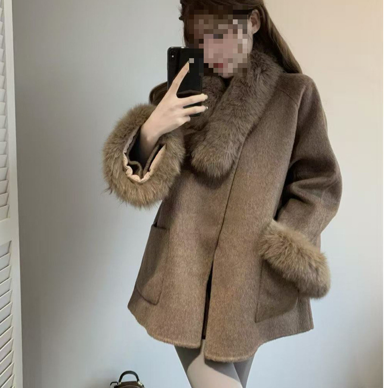 Ženski vuneni kaput u korejskom retro stilu sa kragnom od umjetnog krzna, jesen–zima, za malu visinu, elegantan opušten kroj, debeli materijal.