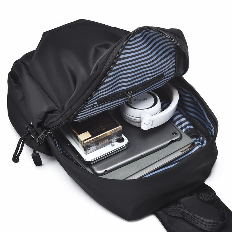 Prilagodljiva muška torbica preko prsa, velika kapaciteta, jednostavnog jednofarbnog dizajna, crossbody torba za iPad i slušalice