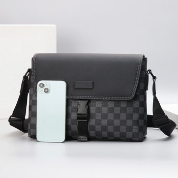Muška crossbody torba s horizontalnim dizajnom, velika kapaciteta, preklopna klapa, karirani uzorak, pogodna za poslovna putovanja i svakodnevnu upotrebu, kompatibilna s 10-inčnim prijenosnim računalom