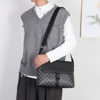 Muška crossbody torba s horizontalnim dizajnom, velika kapaciteta, preklopna klapa, karirani uzorak, pogodna za poslovna putovanja i svakodnevnu upotrebu, kompatibilna s 10-inčnim prijenosnim računalom
