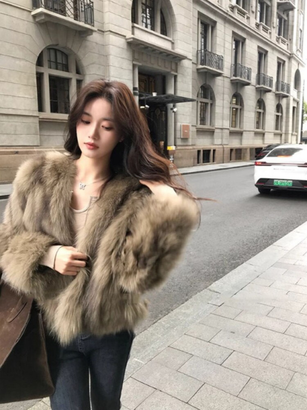 Ženski kratki kaput od umjetne lisice, ekološki prihvatljivo krzno, zima 2025, korejski stil, debeli premaz