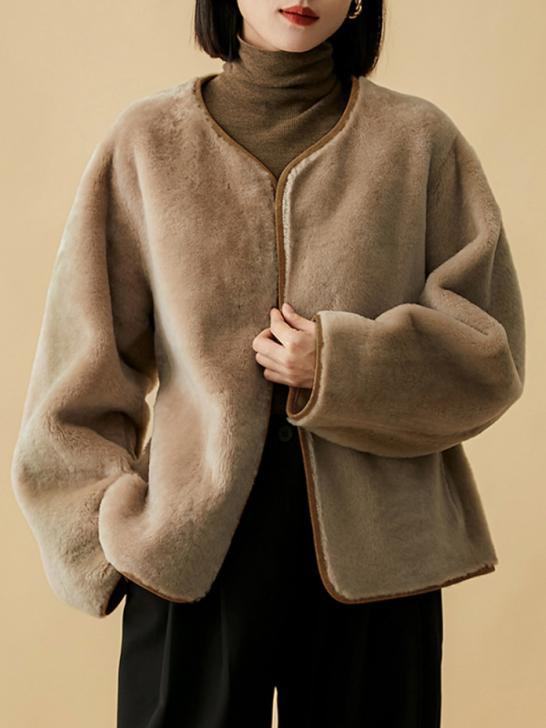 Ženski kaput od 100% vune s shearling krznom, okrugli ovratnik, opuštena silueta, vezica u struku za stisak