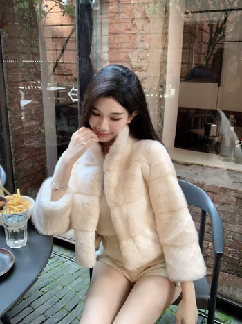 2025 novi model Jiangnan Beauty, korejski stil ležerno elegantan, ekološki umjetni mink krzno, kratki kaput sa stojećim ovratnikom
