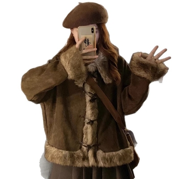 Vintage nubuk kaput s patchworkom krzna, gumbi u obliku rogova, Petite izdanje, jesen-zima 2025