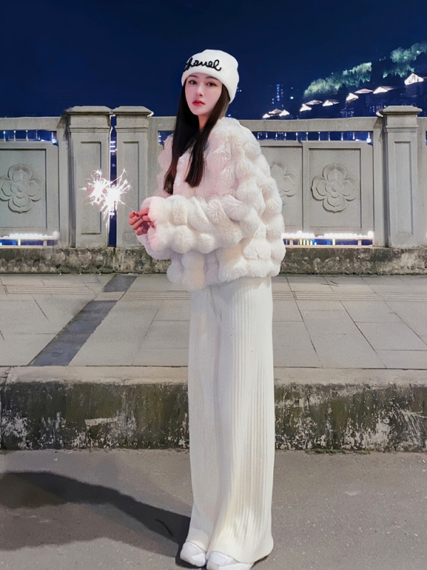Ženski kratki kaput od umjetnog zajačjeg krzna, korejski stil, elegantan i topao za zimu 2025
