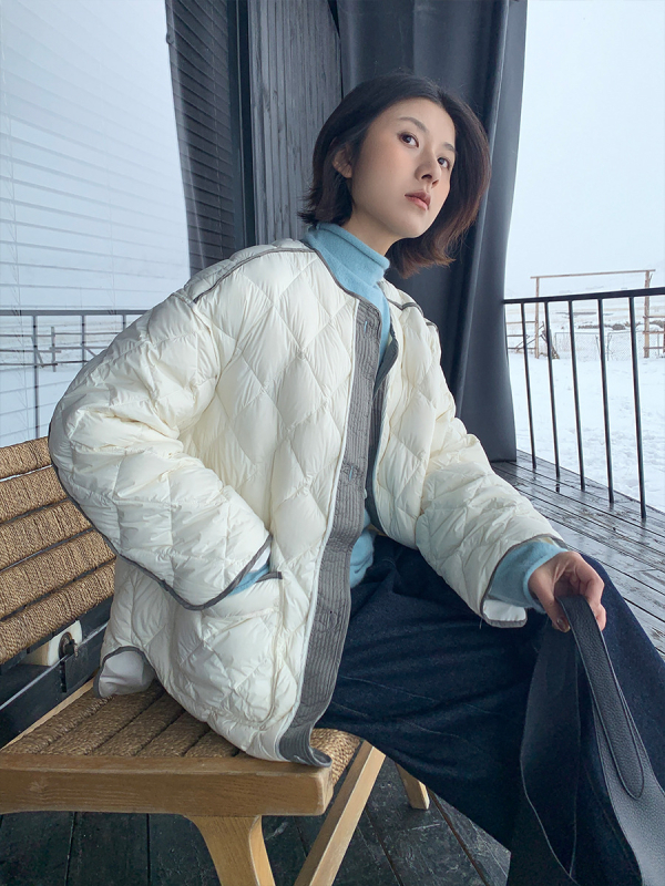 MOXI ženska zimska lagana pernata jakna s dijamantnim šavom, bijela, bez kapulje, slobodan kroj, srednja duljina, okrugli ovratnik, japansko-korejski casual stil