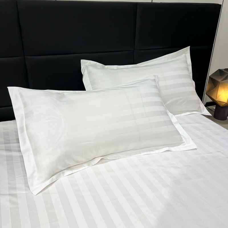 Fehér ökobarát bolyhosított négypieces hotel ágynemű készlet dunyhahuzattal, gumis lepedővel és párnahuzatokkal