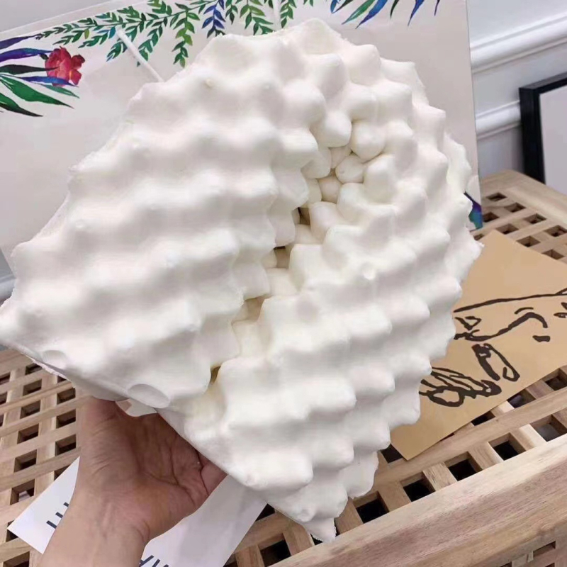 Prirodni latexni jastuk za masažu vrata s motivom slona, pravokutnog oblika, sadržaj lateksa 70–80%, visina 10–15 cm, težina 0,5–1 kg, poklon jastuk