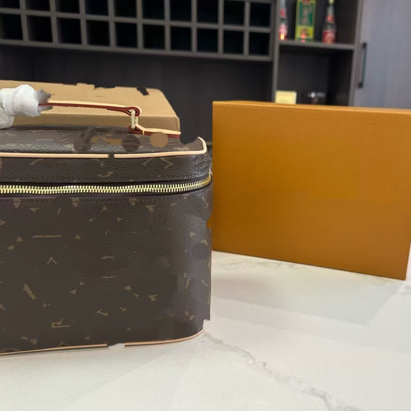Ženska kozmetička torbica od prave kože, novi trend model, svestrana crossbody torba velikog kapaciteta