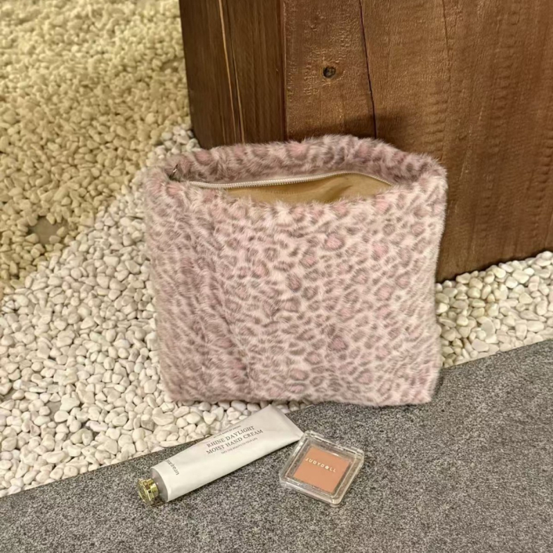 Lila plüss kézitáska leopard mintával, kozmetikai táska, hordozható és sokoldalú mindennapi városi táska