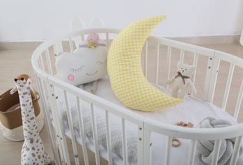 Pamučni jastuk u obliku mjeseca za bebe i djecu – podrška pri spavanju i dojenju