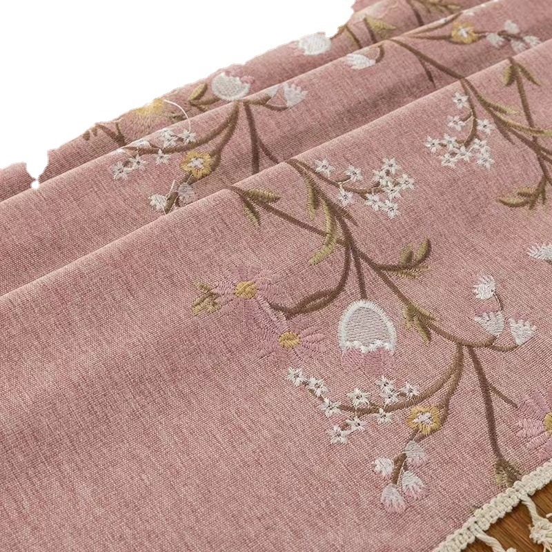 Stolnjak u Ins stilu, jacquard s prorezom i vezom s cvjetnim uzorkom, pamuk-lan smjesa, kvadratni stolnjak
