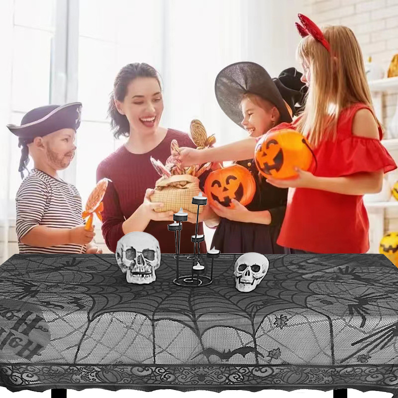 Halloween stolnjak s motivom paukove mreže, tikva i duha, 100% poliester čipka, pravokutni oblik, jednofarban.