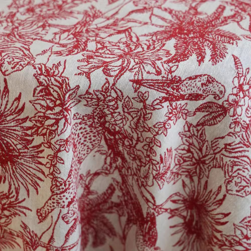 Stolnjak u Francuskom stilu s crvenom džungle temom za Novu godinu, vintage trodimenzionalni jacquard uzorak, pogodan za pravokutne blagovaonske stolove i stolove za kavu.