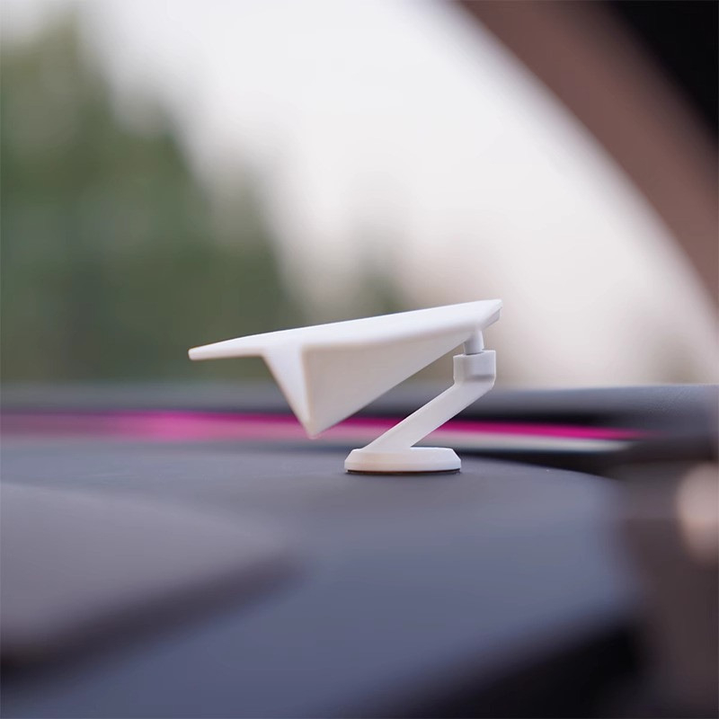 Dekor unutrašnjosti automobila: papirnati avion u drift stilu
