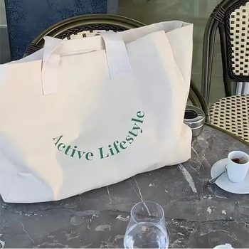 Platnena torba preko ramena, velika kapaciteta, s slovima, minimalistički i trendovski dizajn, lagana za nošenje na otvorenom, personalizirana za kupovinu