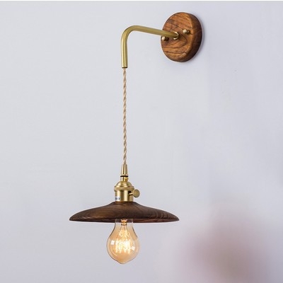 Retro nordijska zidna lampa uz krevet s prekidačem, drvo u boji oraha, masivno drvo, nostalgična kreativna rasvjeta